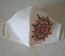 Mascarilla pintada a mano