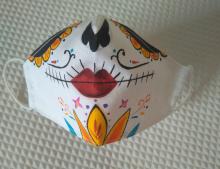 Mascarilla pintada a mano